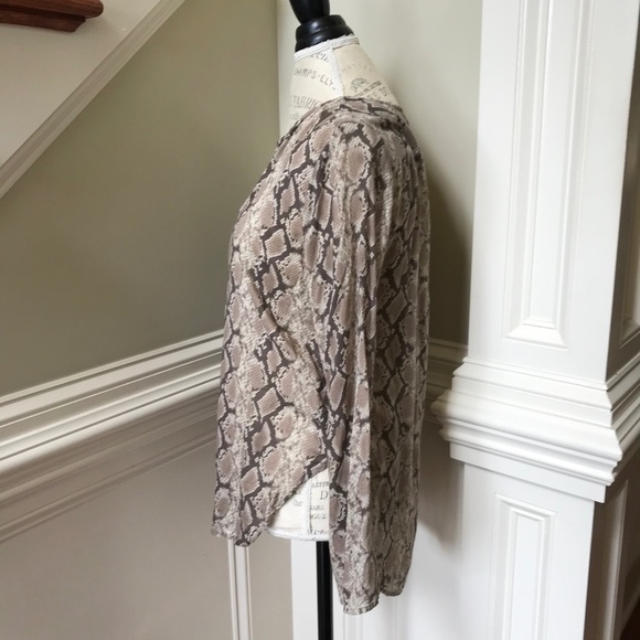 Bella Dahl Snake Print Tunic Blouse Top Shirt Womens Small Long Sleeve Brown Tan - Picture 8 of 12